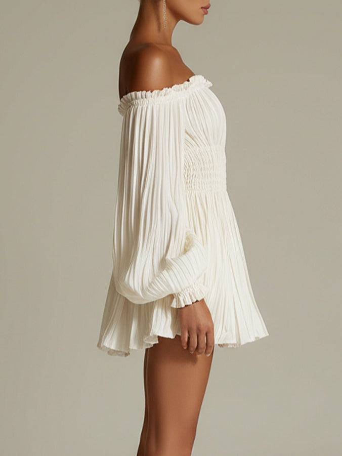 Ráncolt mini šaty, s odhalenými rameny a smock pasem, bílé