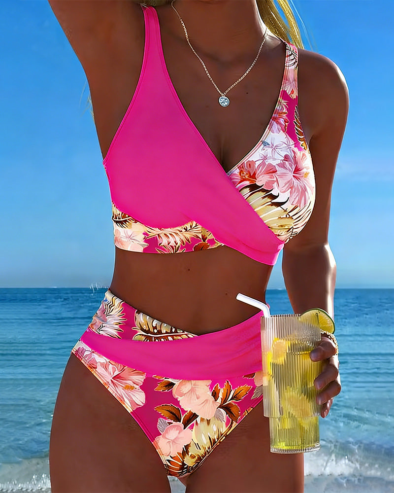 Bikini - Kontrastní květinový vzor a výřez