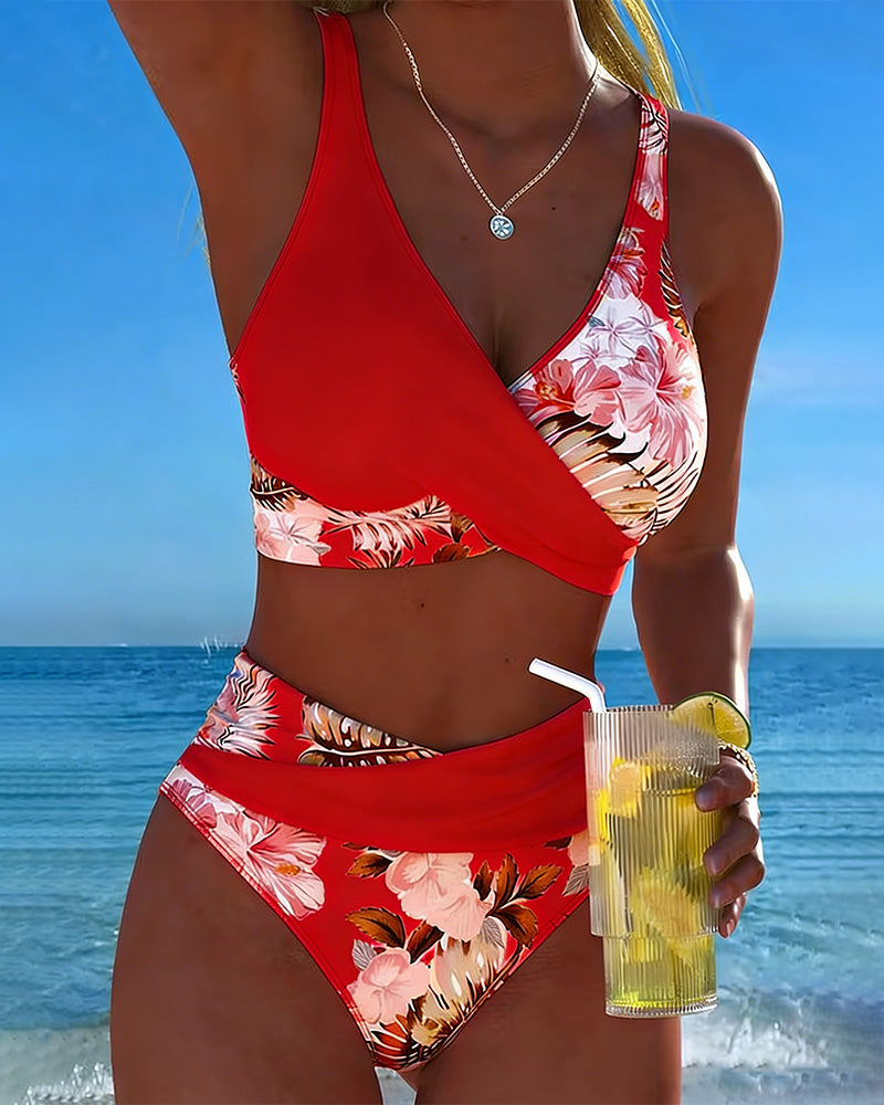 Bikini - Kontrastní květinový vzor a výřez