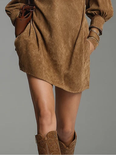 Hnědé Suede Mini Šaty se Zipem a Vysokým Límcem