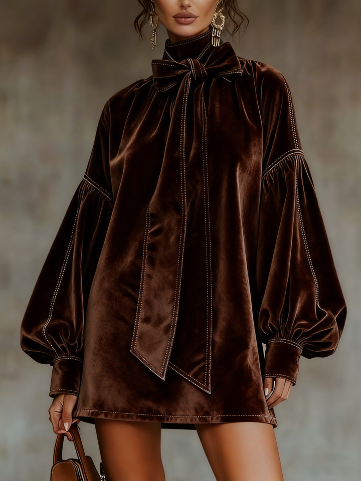 Tmavě hnědé sametové mini šaty s lanterninovými rukávy