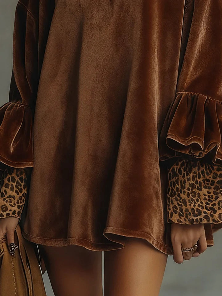 Leopardí Mini Sametové Šaty s Volánovými Rukávy